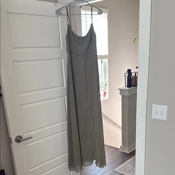Elegant Olive Green Maxi Dress - Picture 1 of 1